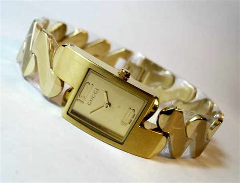 Gucci zig zag watch